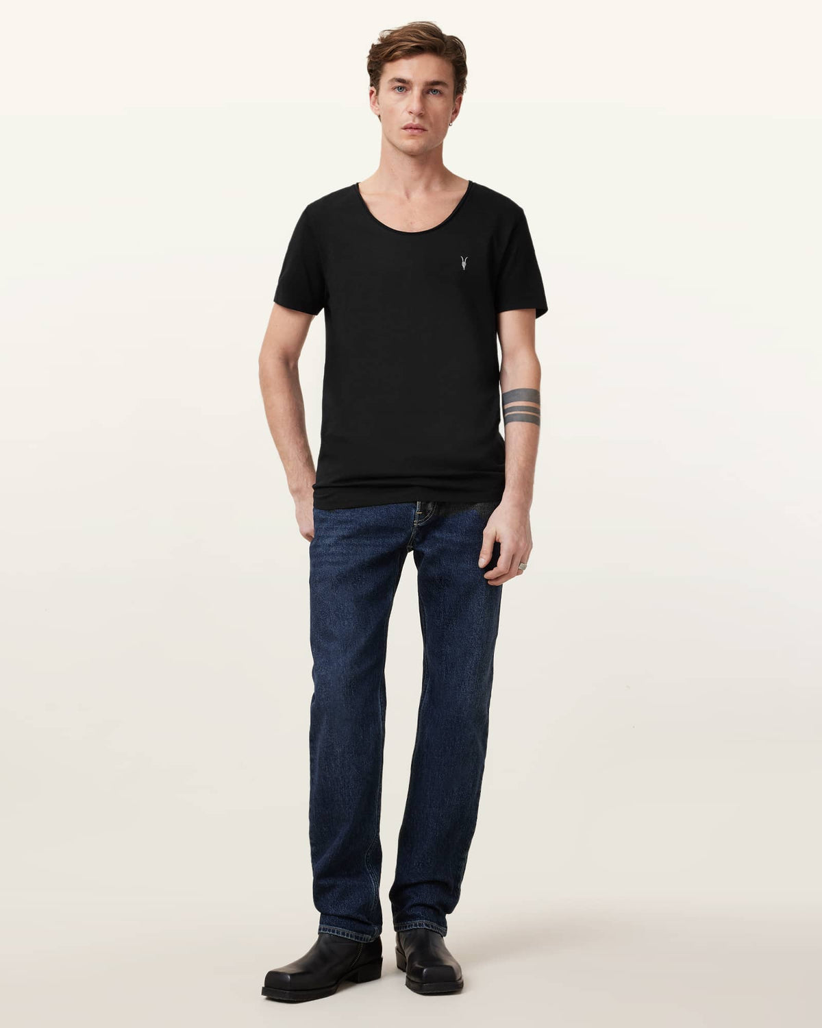 Faris Scoop Neck Slim Fit T-Shirt Jet Black