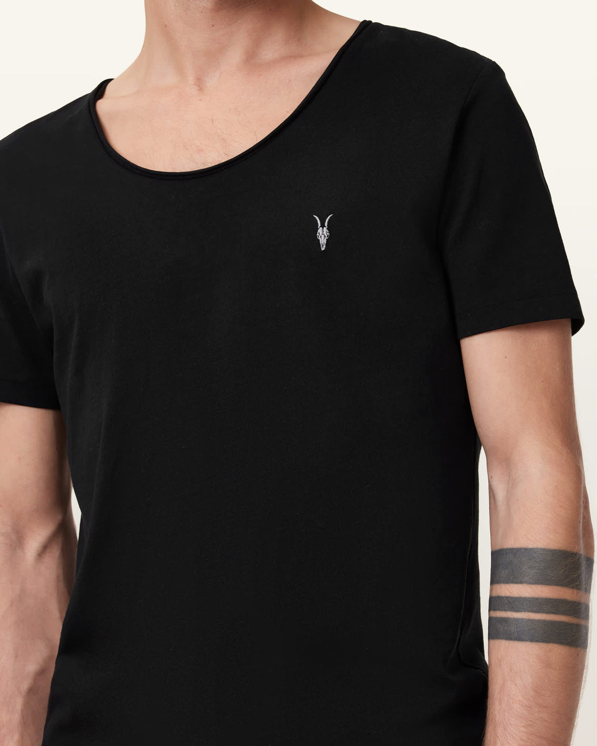 Faris Scoop Neck Slim Fit T-Shirt Jet Black