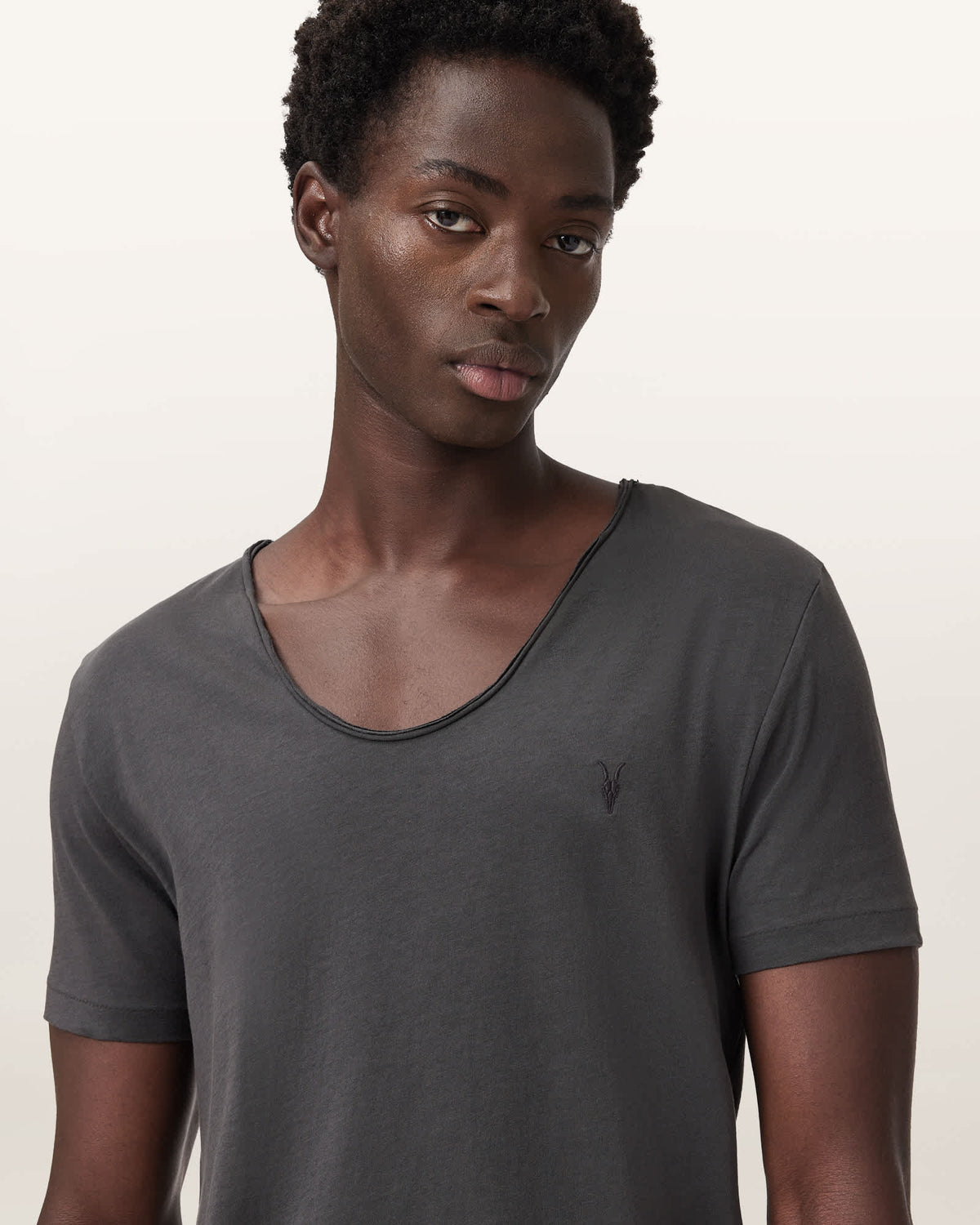 Tonic Scoop Neck Slim Ramskull T-Shirt CARTER GREY