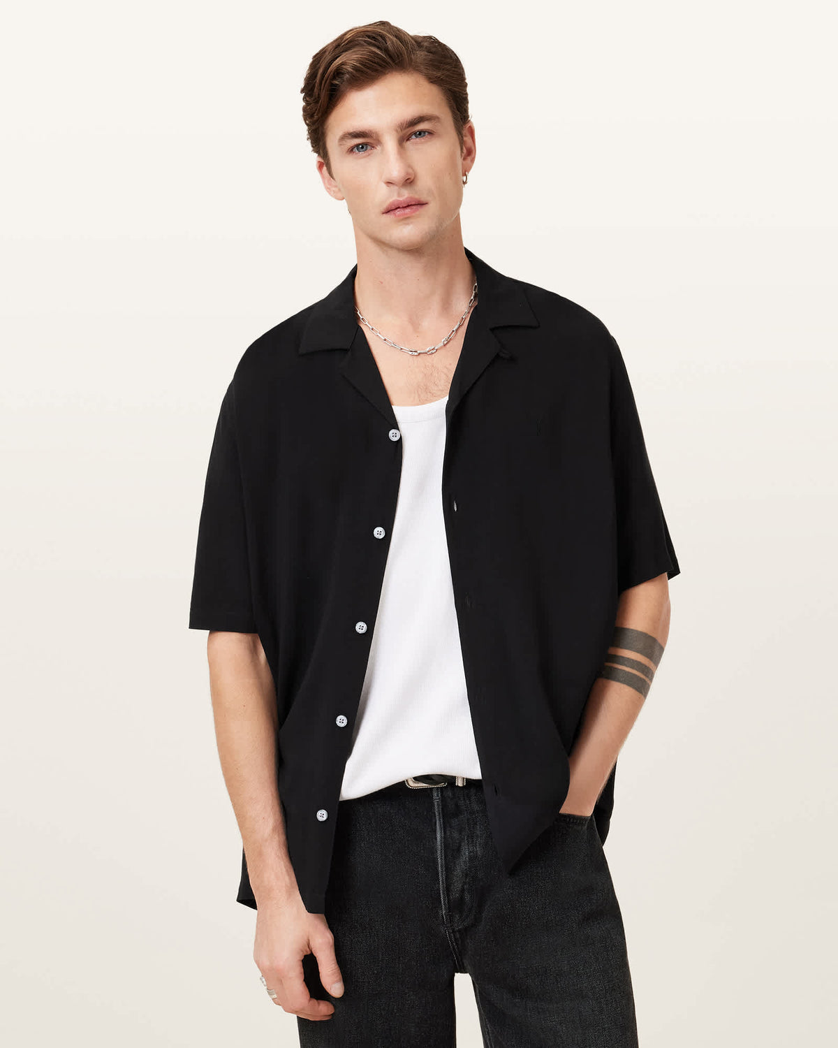 Venice Revere Collar Ramskull Shirt Black