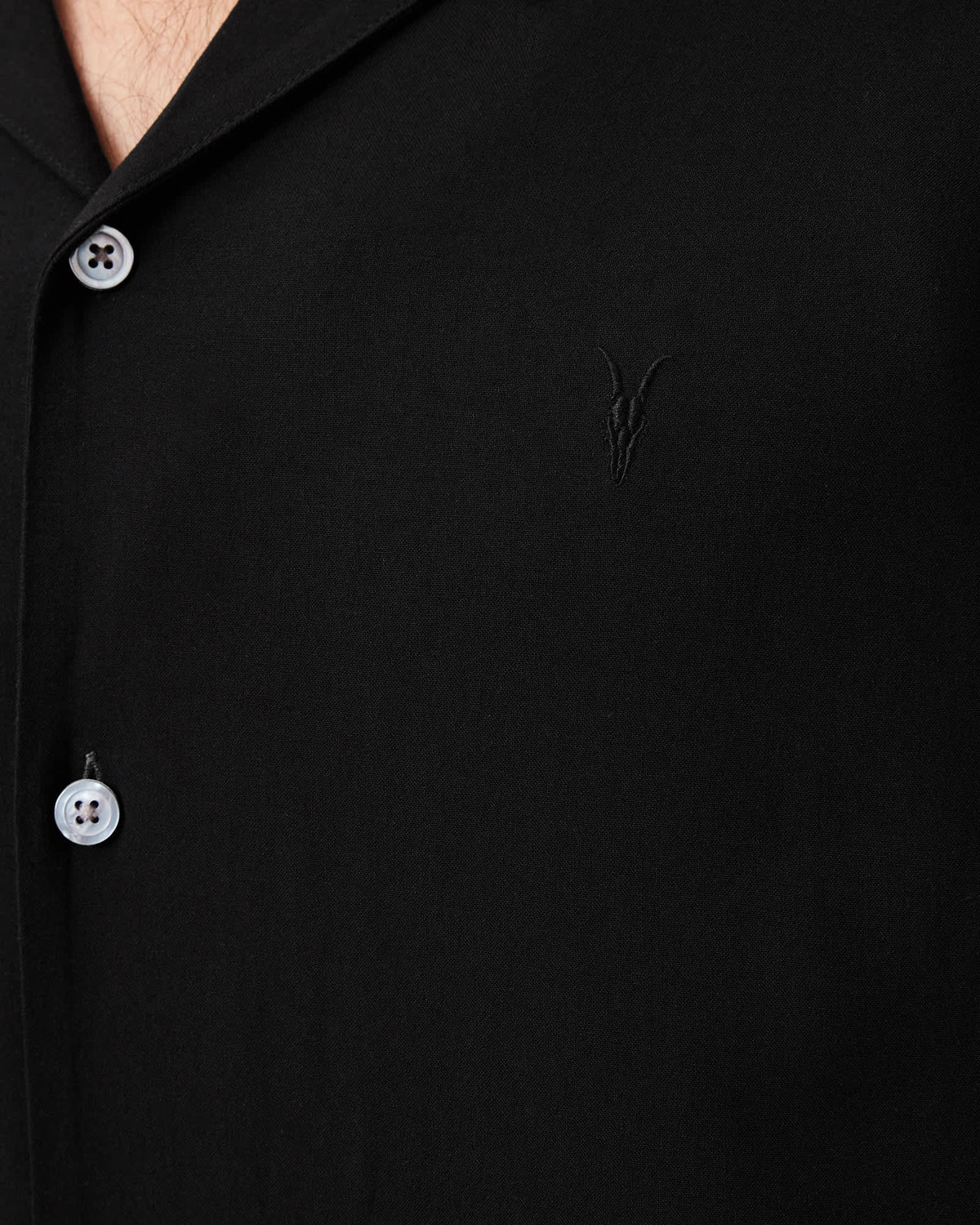 Venice Revere Collar Ramskull Shirt Black