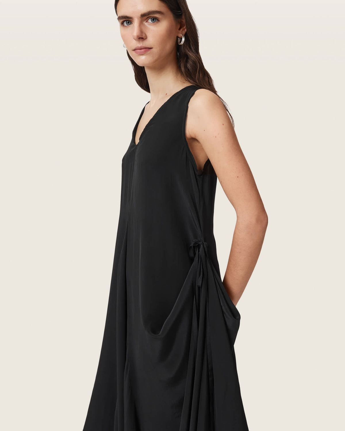Sybil Sleeveless Midi Dress Black