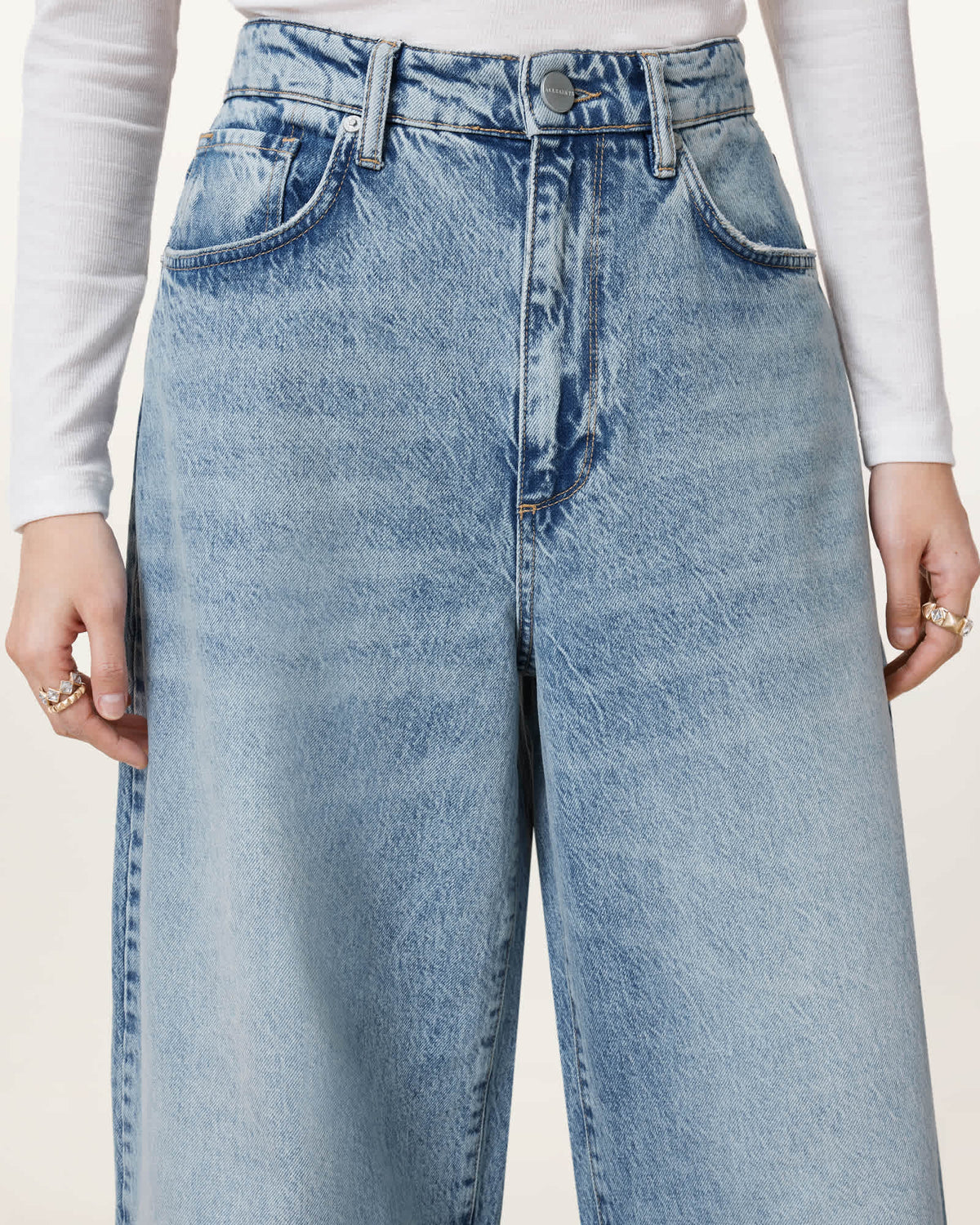 Jett Barrel Leg Denim Jeans Light Indigo