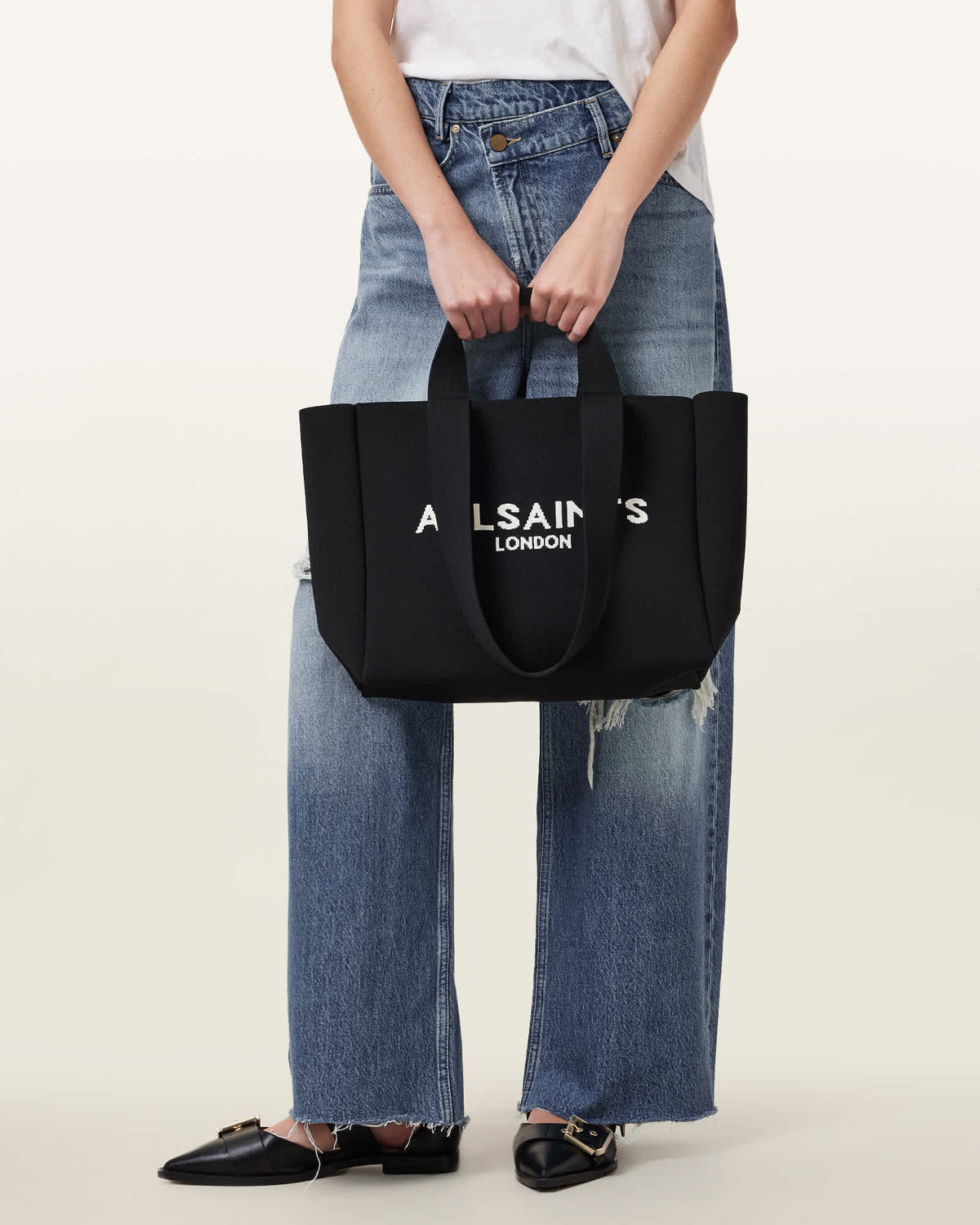 Izzy Logo Print Tote Bag Black