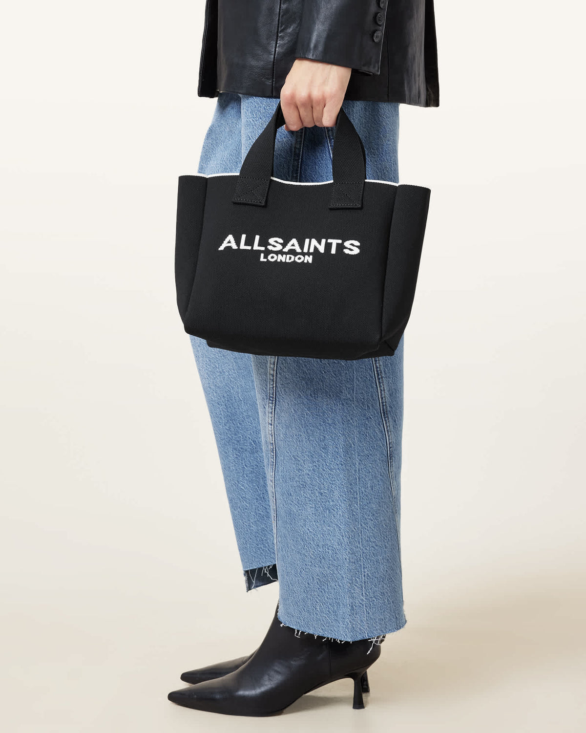 Izzy Logo Print Knitted Mini Tote Bag Black