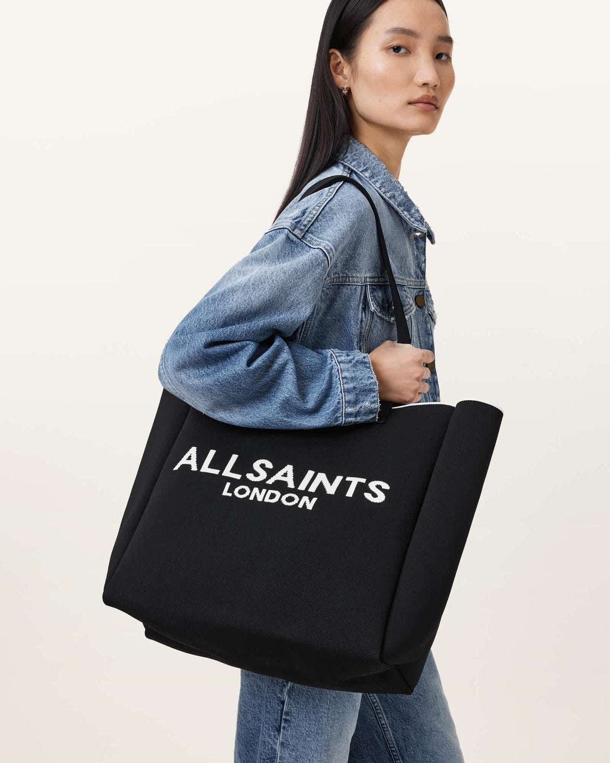 Izzy Large Logo Knitted Tote Bag Black