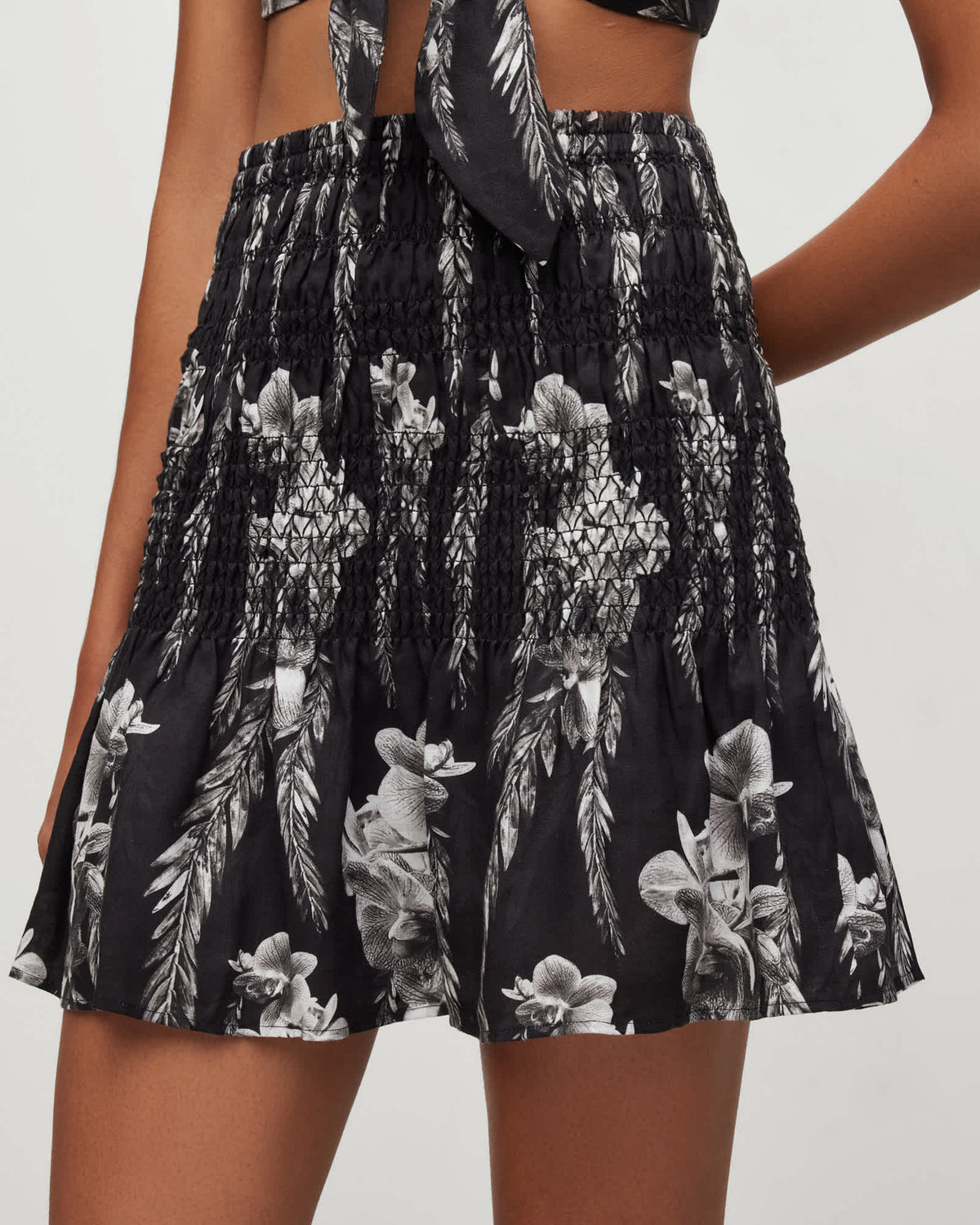Riah Mia Floral Print Linen Mini Skirt Black