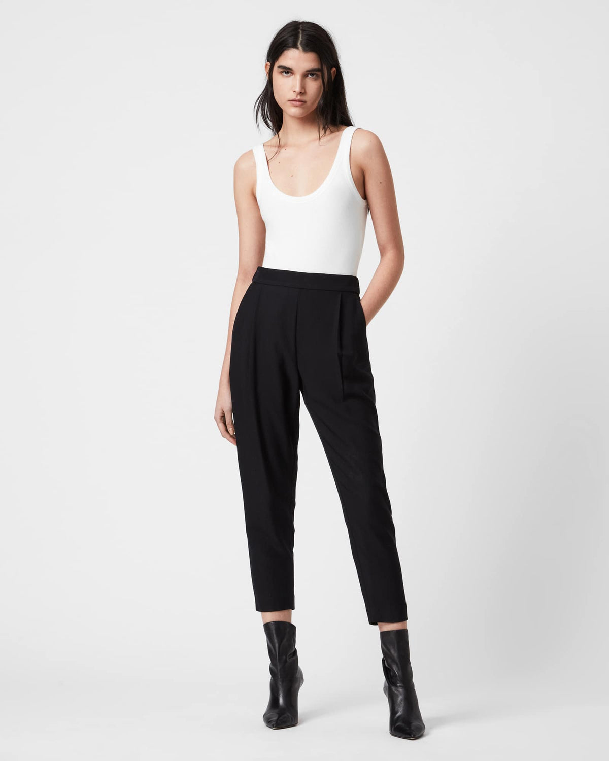 Aleida Tapered Low-Rise Trousers Black